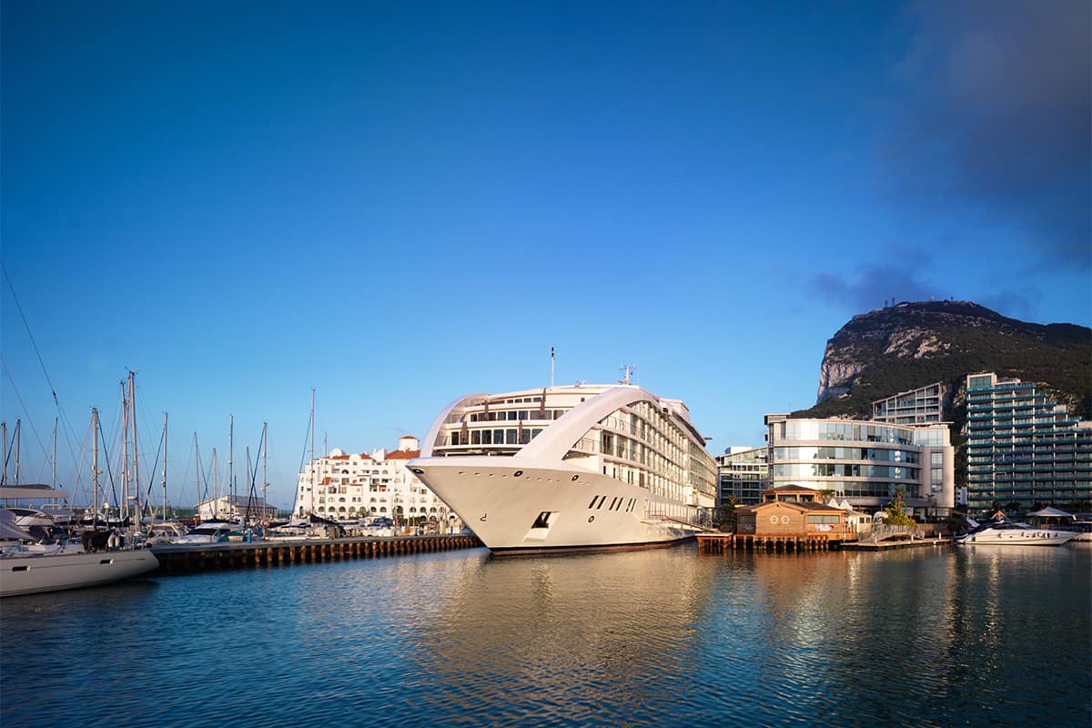 Yacht hotel
